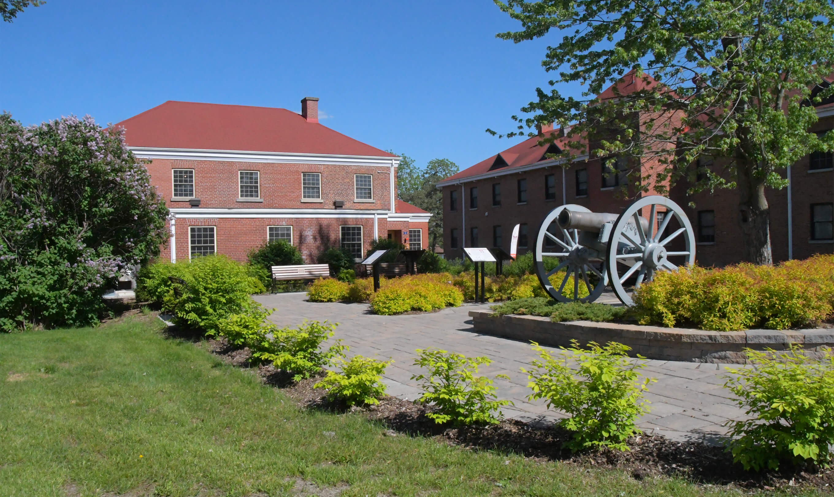 Place du Musée du Fort Saint-Jean –