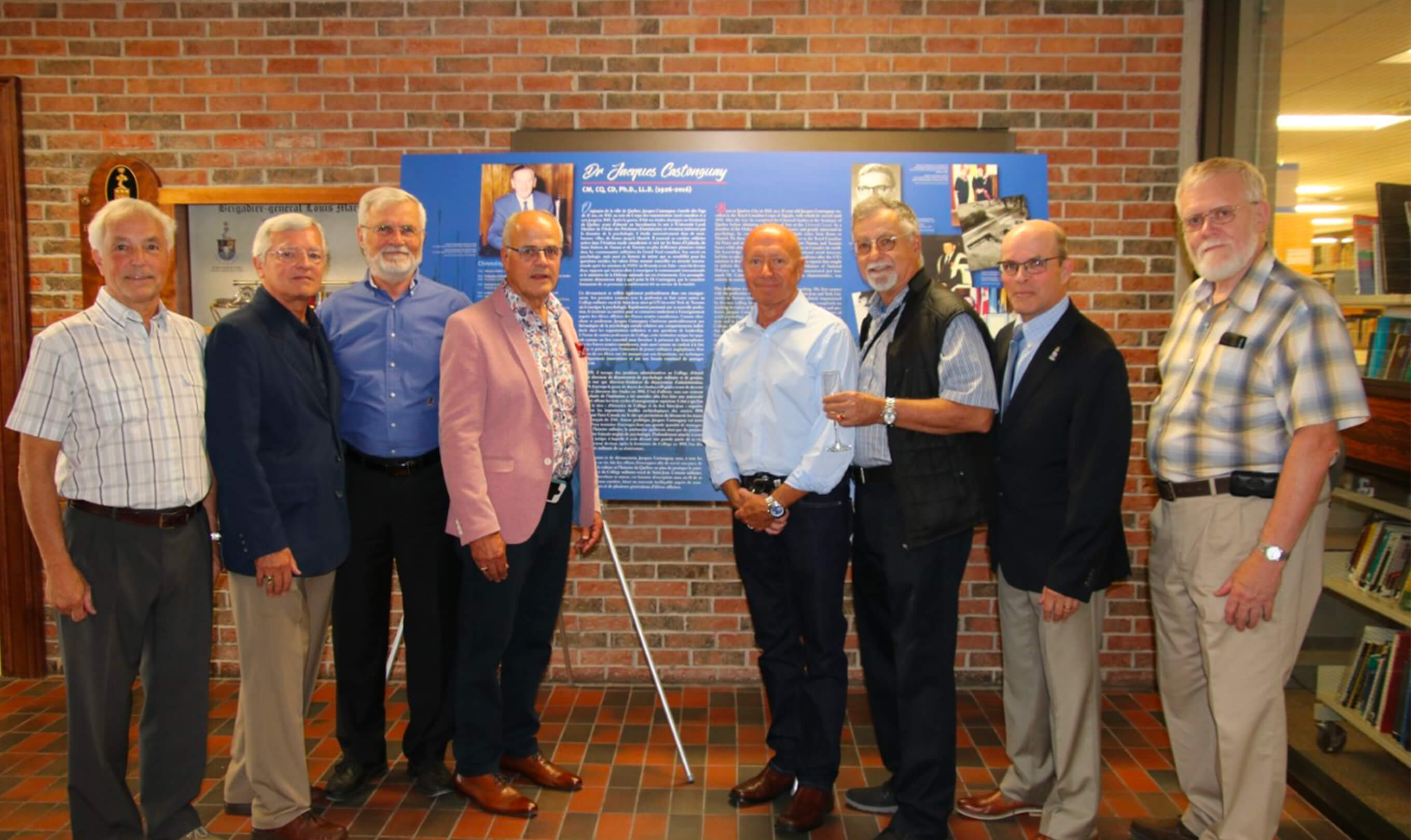 Présentoir honorant le Dr Jacques Castonguay –