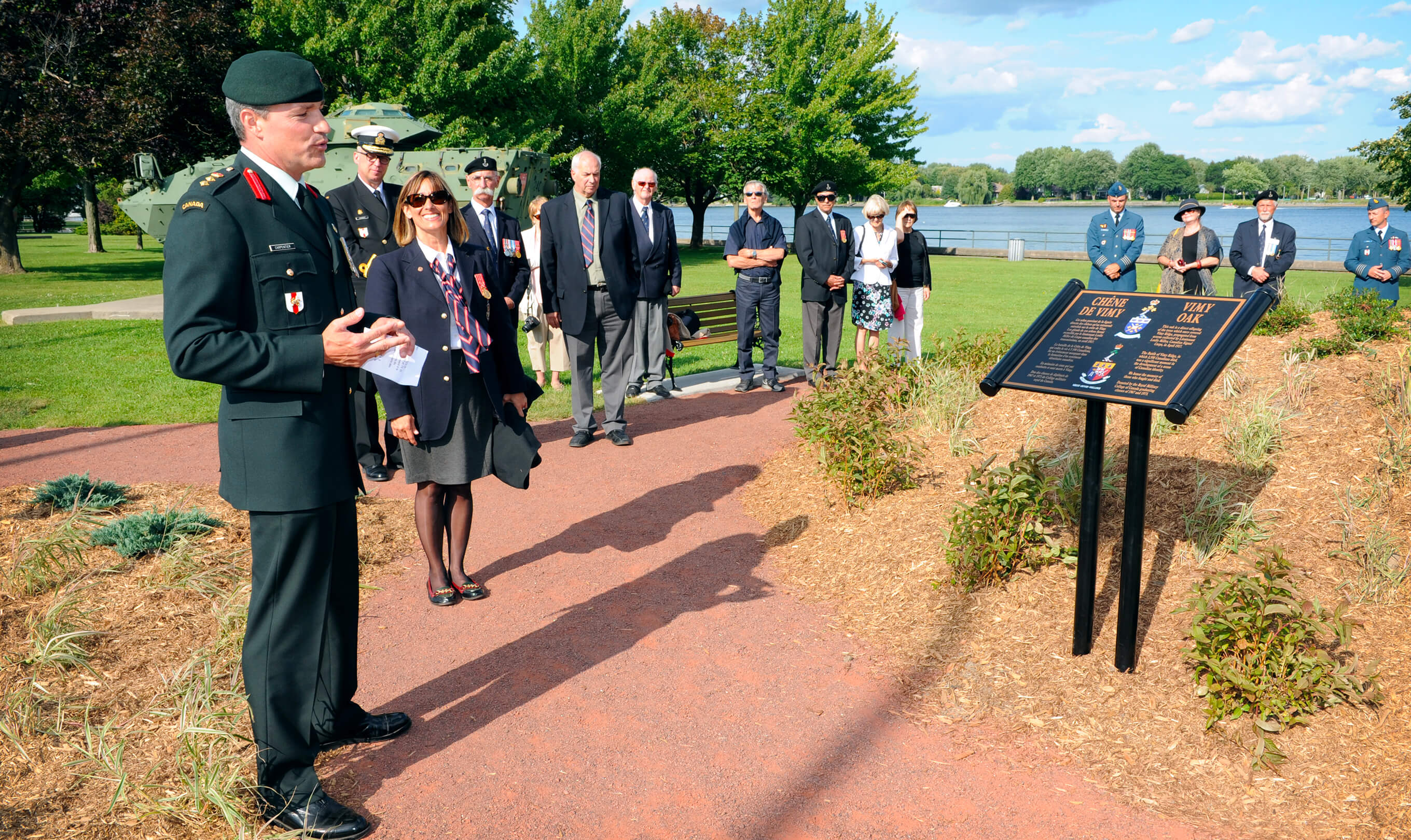 Un chêne de Vimy planté au CMR Saint-Jean –