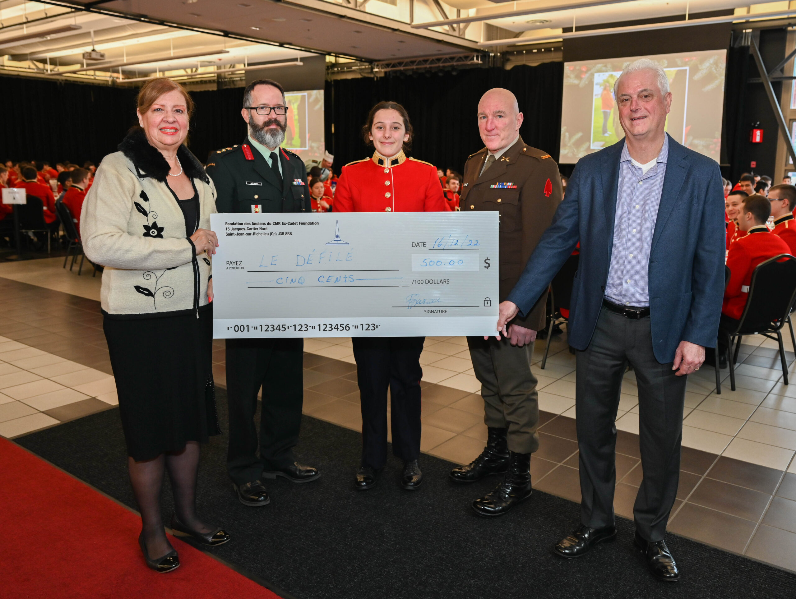 Livre annuel des élèves-officiers Le Défilé